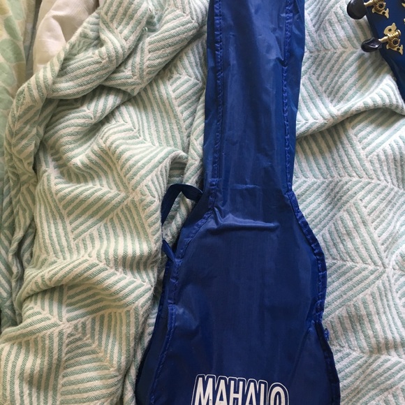 Blue Ukulele! - Picture 3 of 4